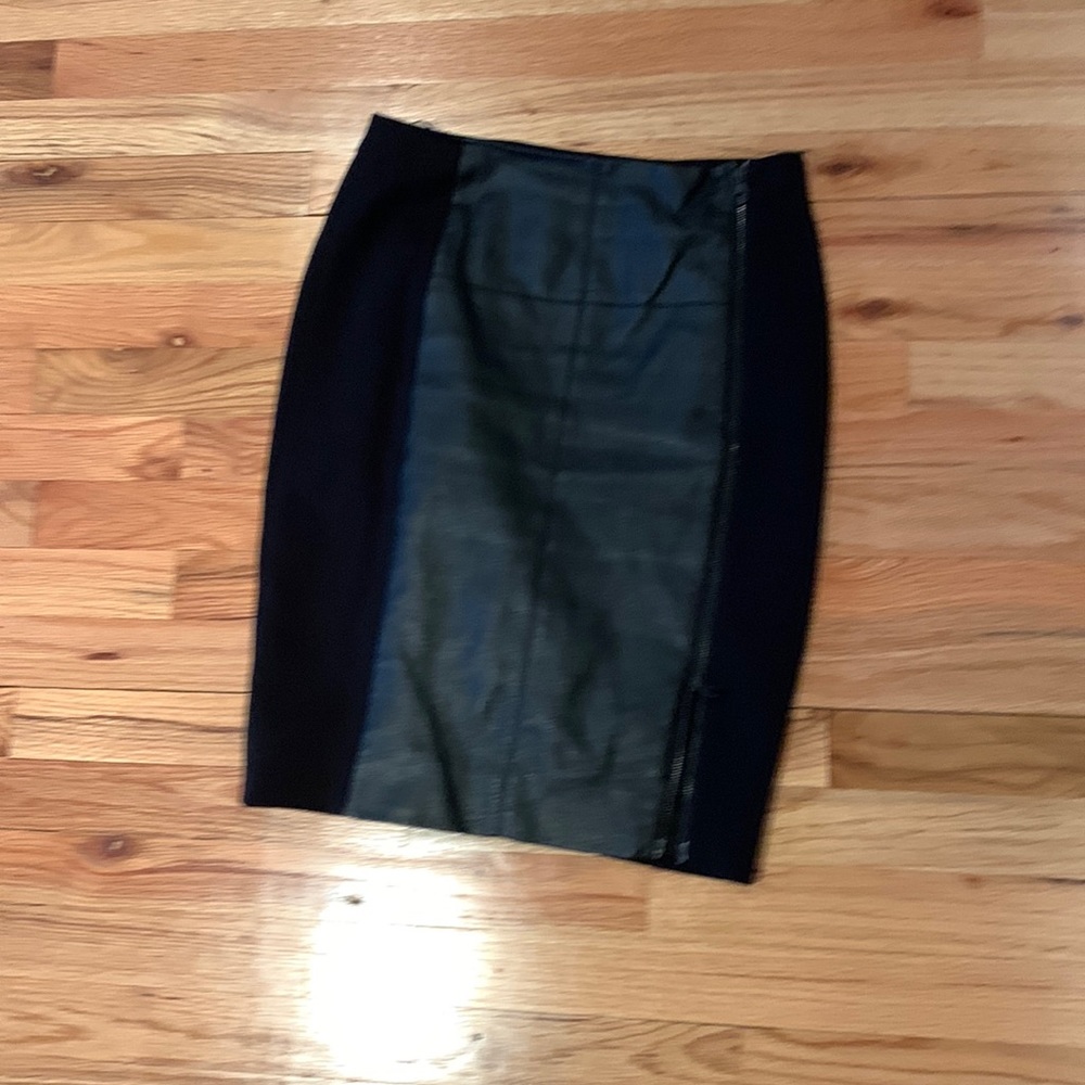 Karen Millen black leather/polyester side zipper skirt